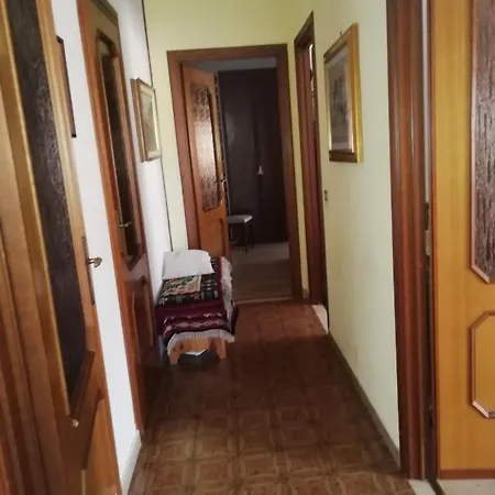 Aosta Accomodation アパート アオスタ